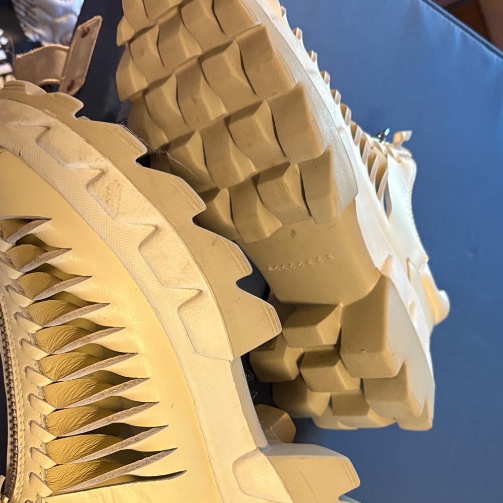 Stylish Cream Women's Shoes - Picture 3 of 7